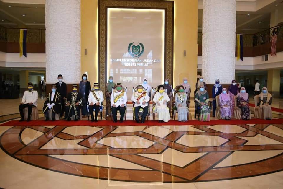 AzlanMan6's tweet photo. 11.08.2020 (Selasa)

DAULAT TUANKU!

https://t.co/1HifoHE5WH https://t.co/Tsr8S4ZRf8