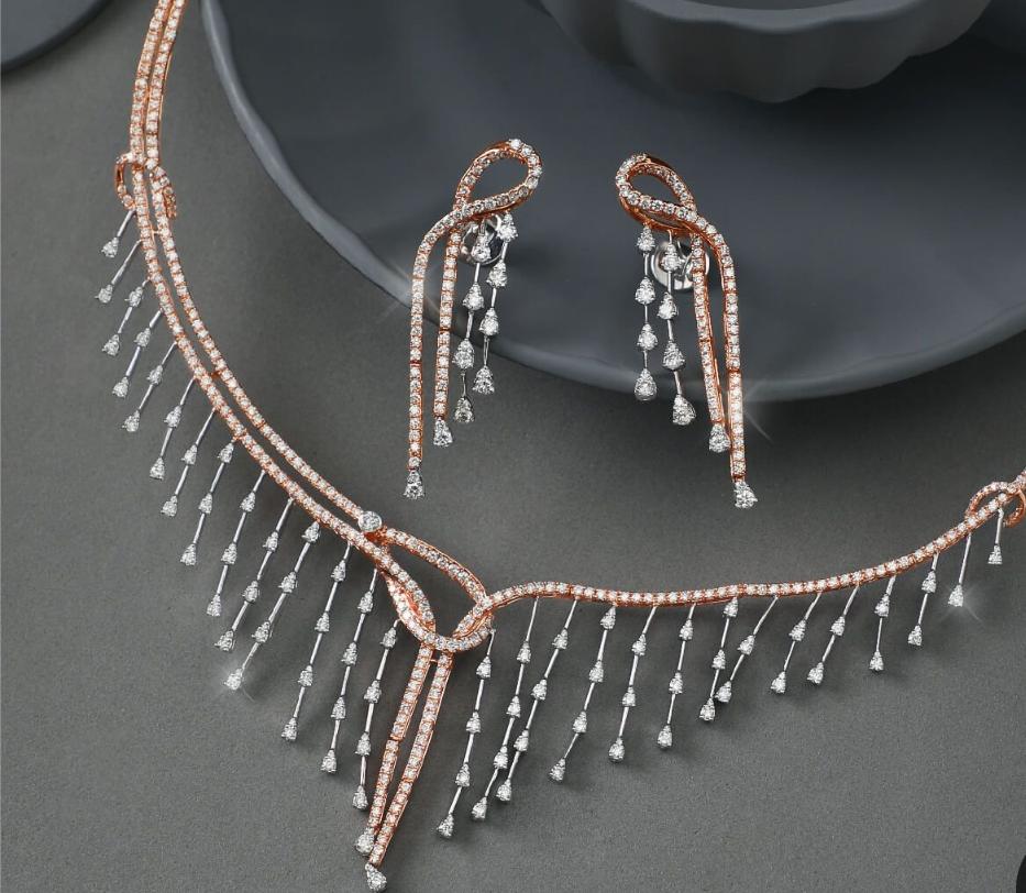 kanika_jewels's tweet photo. Trendy Rose Gold Diamond Neckset
#KanikaJewelsindiranagar #fashionable #uniquenecklaces #latestdesign #gofordiamond #diamonds #design #elegant #luxurywedding #luxurystyle #jewelleryfortheday #jewels #jewelleryparty #antrend #jewelryaddict #indianbride #wedding #jewellerylovers https://t.co/5zDtPm7b2T