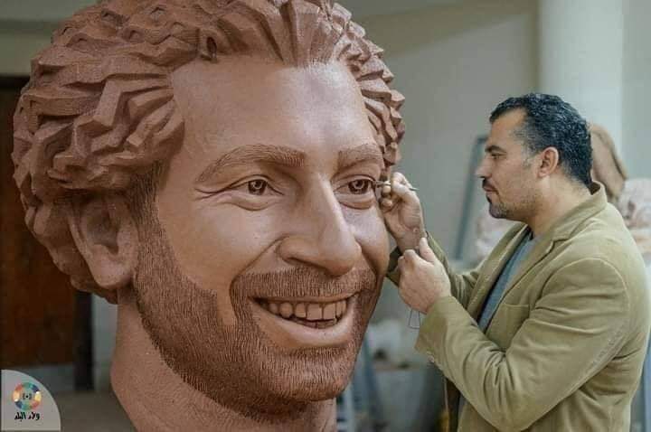 عباقرة أسيوط .تمثال محمد صلاح للفنان الدكتور محسن سليم أستاذ النحت بكلية فنون جميلة جامعة أسيوط ❤️