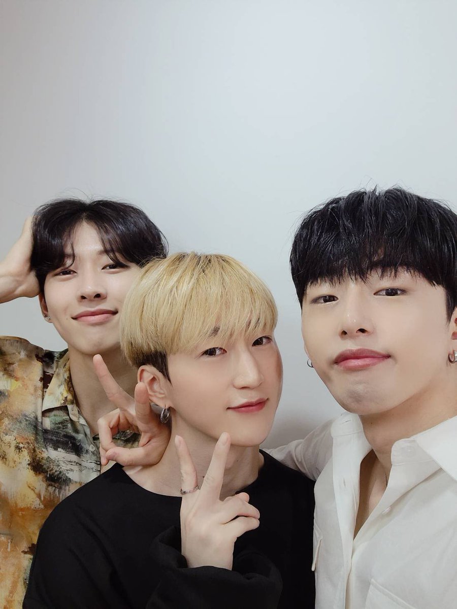 oneworld_ent's tweet photo. 📍NOIR『オンラインサイン会』 

 🗓開催日時：2020年8月10日(月)/11日(火)/12日(水)18:00～START💫 

 ✅10日：シハ、ジュンヨン、ホヨン 
 ✅11日：ヨングク、シホン、デウォン 
 ✅12日：スンフン、ユンソン、ミンヒョク 

 ✔️オンラインサイン会2日目まもなくSTART🎉 
 🔗 https://t.co/zIZApqb8Pg https://t.co/JkKB4yWJHf
