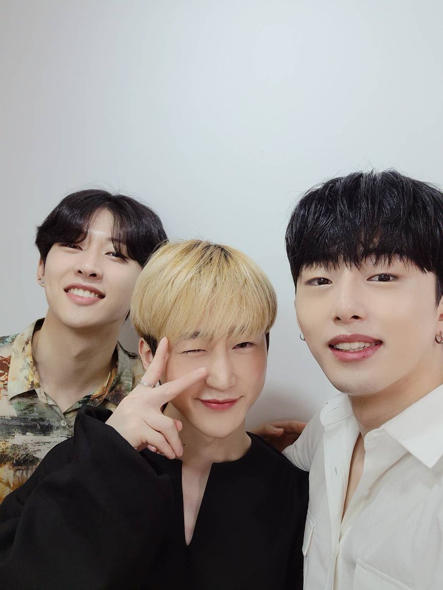 oneworld_ent's tweet photo. 📍NOIR『オンラインサイン会』 

 🗓開催日時：2020年8月10日(月)/11日(火)/12日(水)18:00～START💫 

 ✅10日：シハ、ジュンヨン、ホヨン 
 ✅11日：ヨングク、シホン、デウォン 
 ✅12日：スンフン、ユンソン、ミンヒョク 

 ✔️オンラインサイン会2日目まもなくSTART🎉 
 🔗 https://t.co/zIZApqb8Pg https://t.co/JkKB4yWJHf