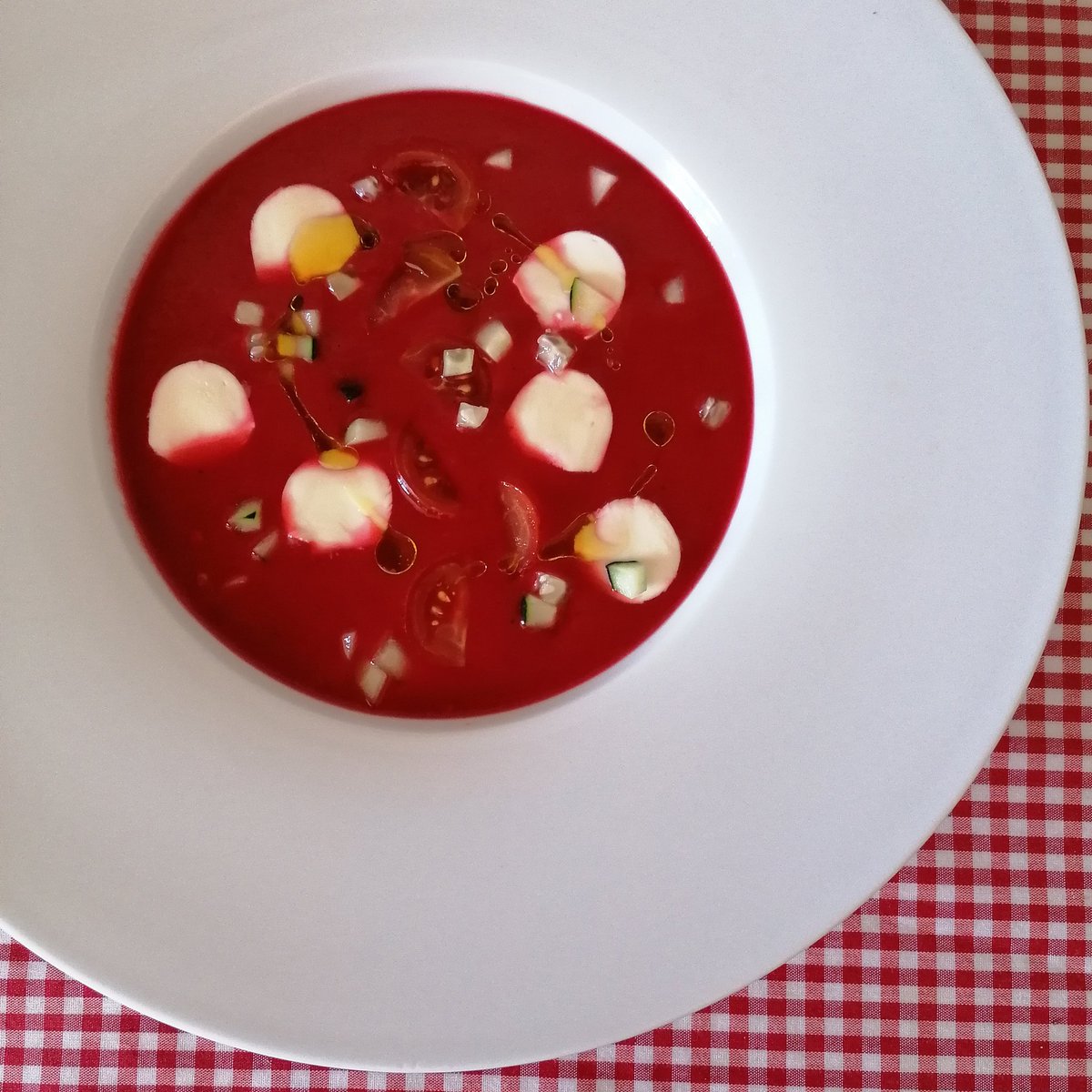 Arrope_Tass's tweet photo. 🍅 Hoy os dejamos en nuestro blog esta receta bien fresquita de gazpacho de remolacha con mucho @SaboraMalaga #aove #gazpacho #verano #Malaga
https://t.co/LzolfK8mzm https://t.co/kijbhvNbxY
