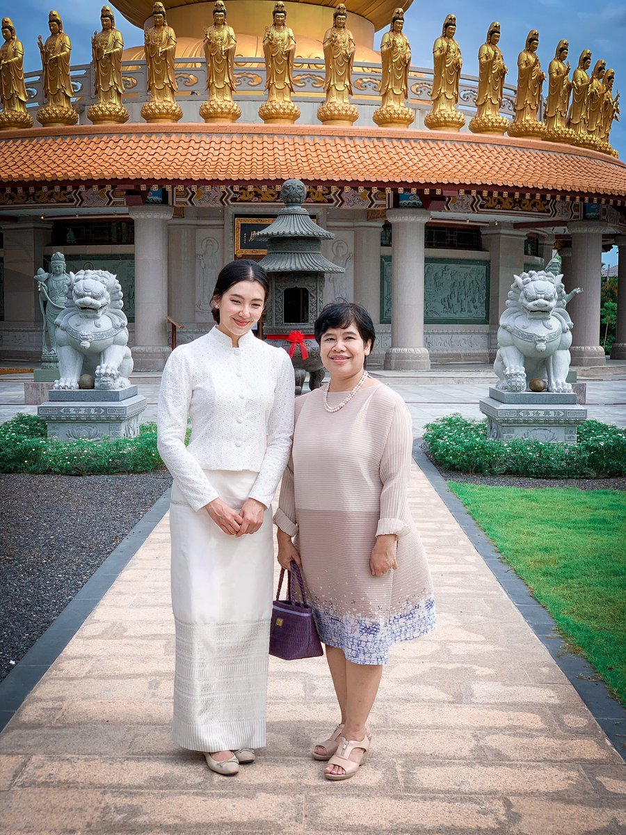 prayasuren109's tweet photo. มงคลย่ามเช้า
#เทศกาลวันแม่แห่งชาติ #แม่ได้เที่ยวเราได้บุญ
#เบลล่าราณี 

พรจากพ่อแม่คุณวิเศษศักดิ์สิทธิ์
เหนือเครื่องรางทั้งปวง
พระใดประเสริฐเลิศกว่า
คำอวยพรพ่อแม่ก็หาไม่

#ใครที่ยังมีแม่อยู่ก็อย่าดูแลท่าน
#ใครที่เสียแม่ไปแล้วก็ทำบุญอิทิศให้ท่านกันบางนะลูกๆทุกคน https://t.co/qAfaAqneOv
