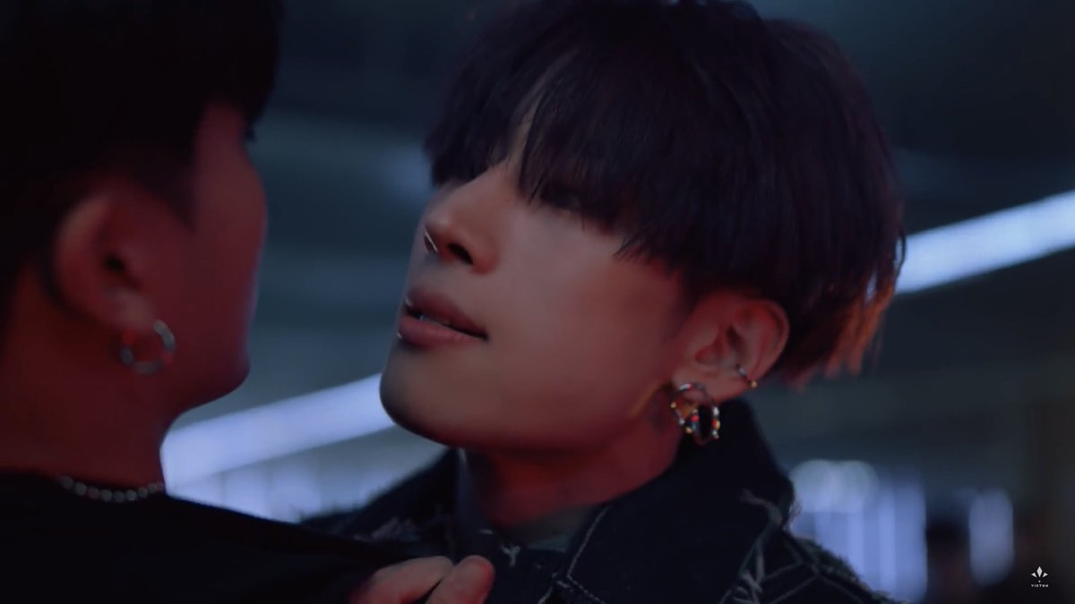 #ช่วงแนะนำเพลง พ่อก็คือพ่อ~ สันกรามพ่อเค้าดีมากเลยค่ะ จับแอดทีแอดจะวูบบ  >.,<
ไปดูไปฟังเพลงของคุณซึงอู เพลง Sacrifice แอดบอกเลยว่า ดีๆๆๆ ดีมากค่าาา

youtube.com/watch?v=QXeZUe… 

#한승우 
#Fame #Sacrifice
#승우의_새로운_도전을_응원해
#HSW_Debut_Sacrifice
#koreastreetTH