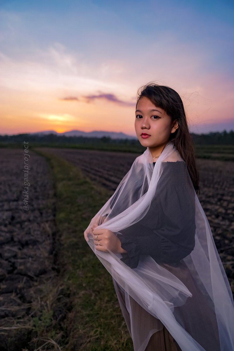 Ganxz's tweet photo. ~ Harta
~ Senja
~ Wanita

#senjataianjing #portrait #portraitphotography @fotografizone #fotografizone https://t.co/upKkN5J7JL