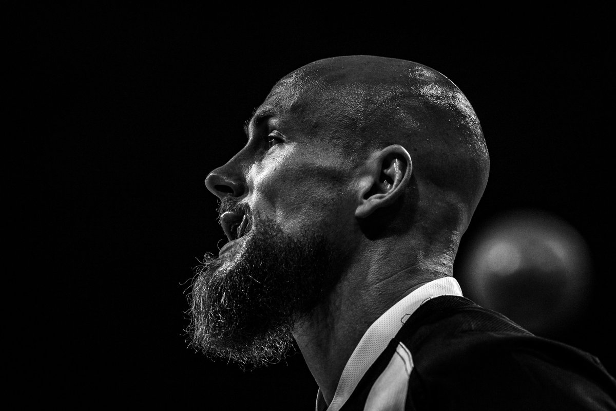 MHP_RIESEN's tweet photo. Menschlich einer der größten Typen, die in der Geschichte unseres Klubs das gelb-schwarze Jersey getragen haben: Wir bedanken uns 💛-lichen bei Chris #vonFintel für zwei grandiose Spielzeiten, 4️⃣1️⃣ bedingungslose Einsätze und die maximale Leidenschaft!
Foto: Tilo #Wiedensohler. https://t.co/YqAiHmxgmh