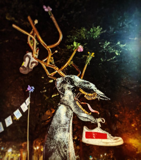 Elk be like 😃 https://t.co/uUwrSBcSYo<a href="/tag/pdxfence"class="tags"><span>#pdxfence</span></a>