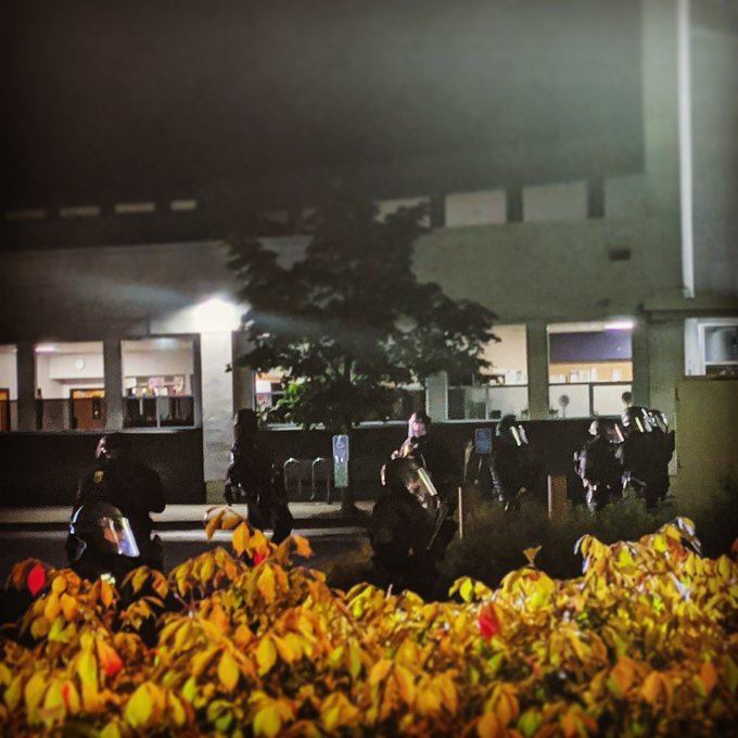 Get a load of these ass holes https://t.co/zfGdkQ3hFO<a href="/tag/pdxfence"class="tags"><span>#pdxfence</span></a>