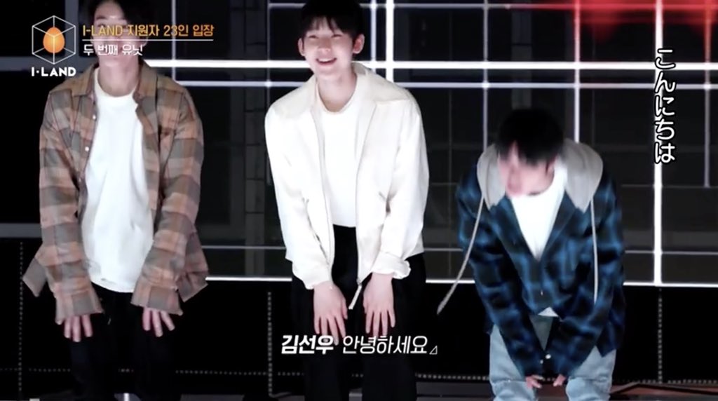 two__land's tweet image. 挨拶をすまして着席しようとしたけど、何かを察し瞬時に立つ選択をしたcrown組 何度見返してもかわいい🐣
#ILAND_EP1