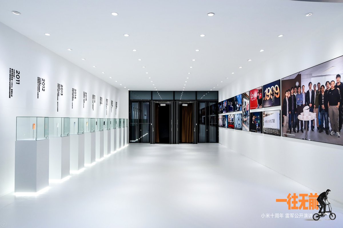 acxwang's tweet image. Gorgeous exhibit in the theme of 10th anniversary for @Xiaomi here at the HQ campus. Wonder what history we are going to create tonight! #From10ToInfinity