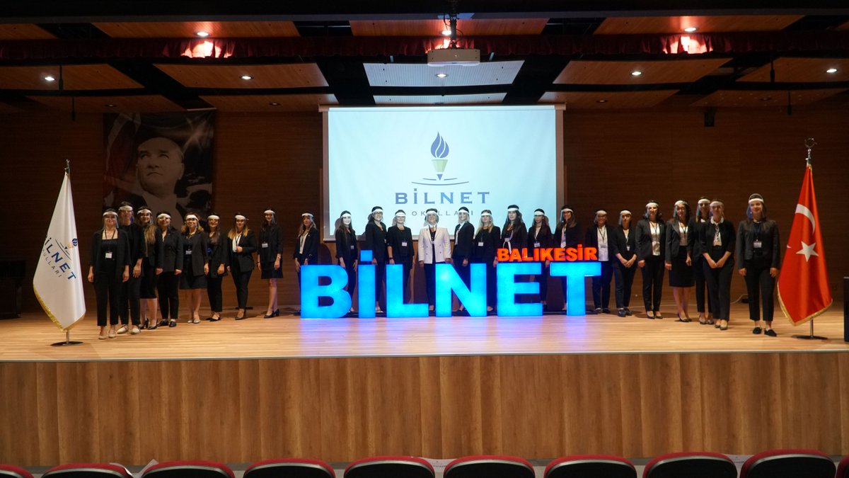bilnetbalikesir's tweet photo. Ailemizin değerli üyeleri öğretmenlerimizle uzun bir aradan sonra tam kadro BERABERİZ. Şimdi hep birlikte öğrencilerimize kavuşacağımız günü heyecanla bekliyoruz. Herkese sağlıklı ve başarı dolu yeni bir eğitim – öğretim yıl�� diliyoruz.

#BilnetOkulları #BilnetleGelecekDahaNet https://t.co/EvLFvFfwcz
