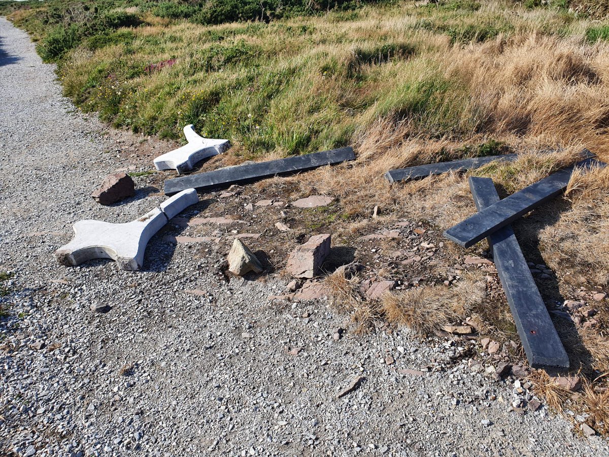 One of our seats was vandalised last night. To say that we are disappointed and disgusted with this behaviour is an understatement. As we rely on voluntary donations, this is an attack on everyone who has contributed to KEP.