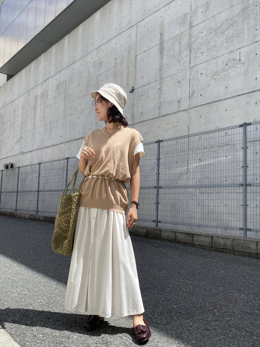 ニットベストコーデ