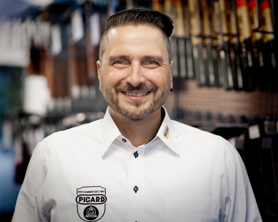 Daniel Gasperi, #sales and #marketing manager at Picard, explains the role product #content plays in #ecommerce and why Picard distributes ready-to-use product content in #brand design to its online #retail partners via the loadbee platform.
loadbee.com/2020/08/10/e-c…