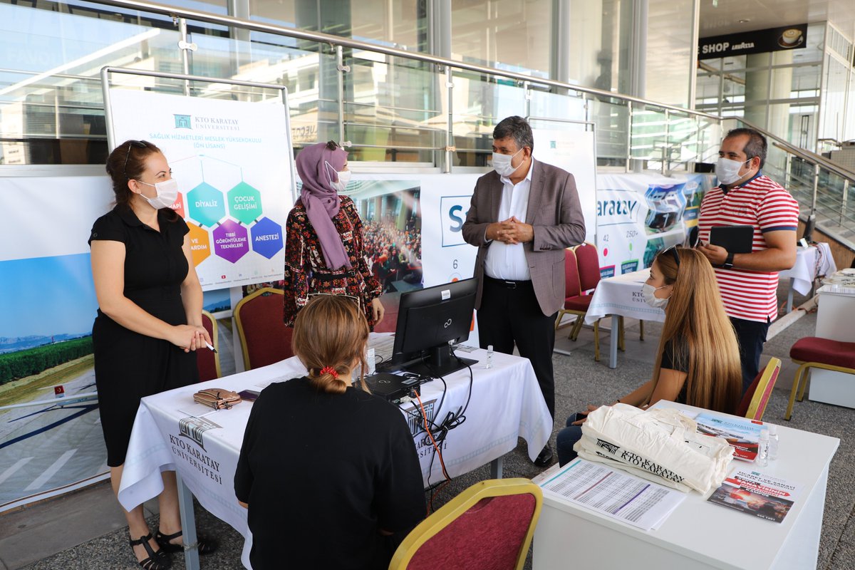 ktokaratay's tweet photo. Rektörümüz Prof. Dr. Bayram Sade, kampüsümüzde bulunan 'KTO Karatay Tercih Danışmanlık Merkezi'ni ziyaret etti.
Üniversite adayı öğrenciler ve en az onlar kadar heyecanlı olan öğrenci velileriyle bir araya geldi.

#SeninÜniversiten #SeninTercihin https://t.co/GDLDKW1KjJ