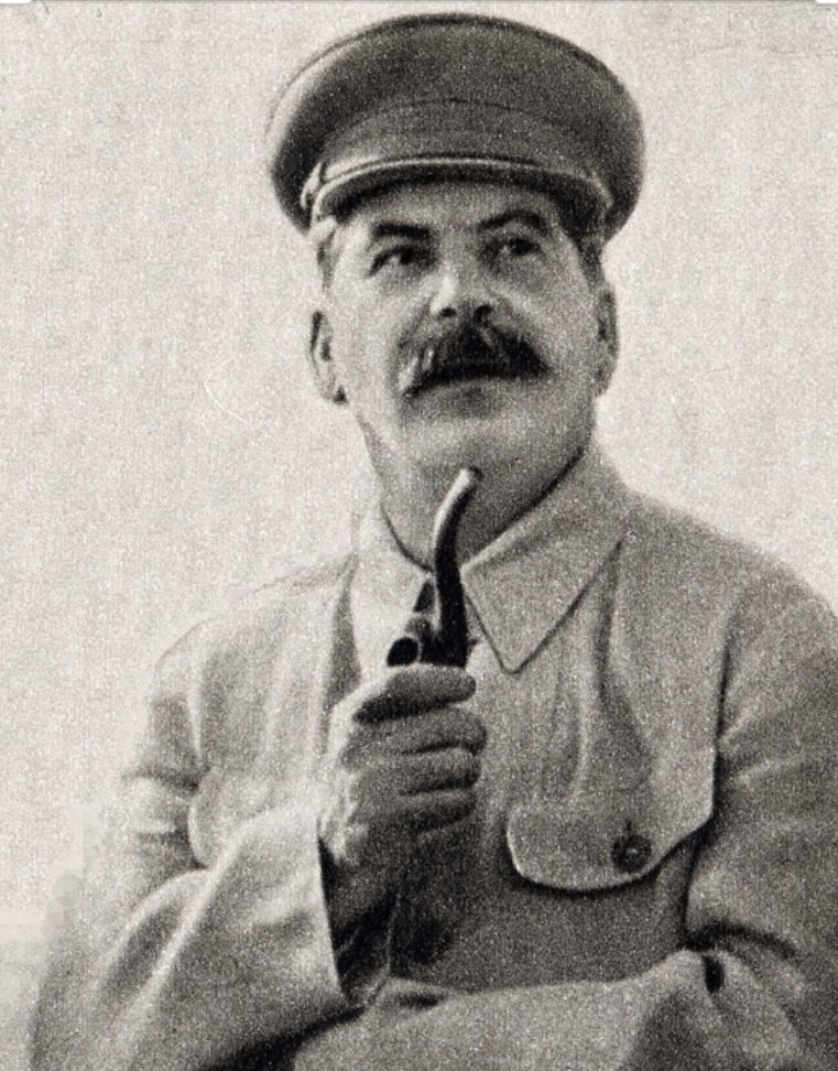 aaandrios's tweet photo. "Sobre mi tumba tirarán montañas de basura; el viento de la historia las borrará inexorablemente".
Iósif Stalin https://t.co/Z231vSNN8z