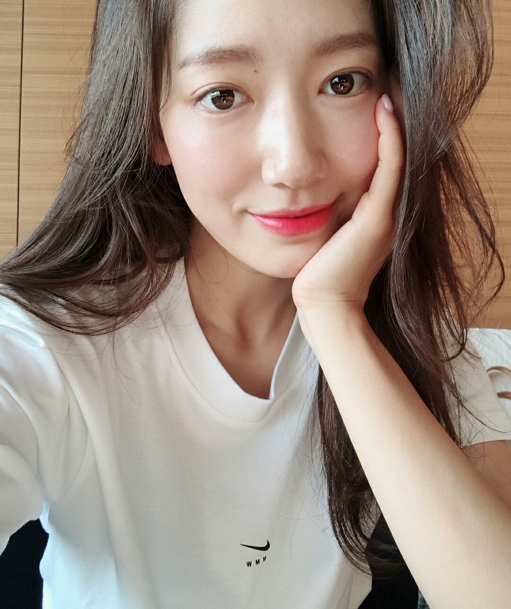 park shin hye and bae suzy as each other a thread ;