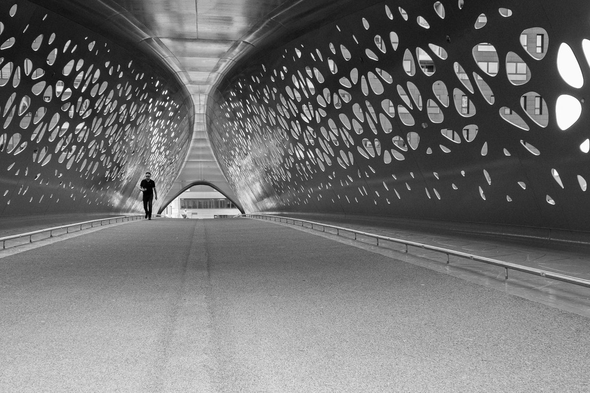 LaKatia9's tweet photo. Walk this way.
#blackandwhitephotography #modernarchitecture #modernbridge #antwerp #belgium https://t.co/g3UtrgbWjj