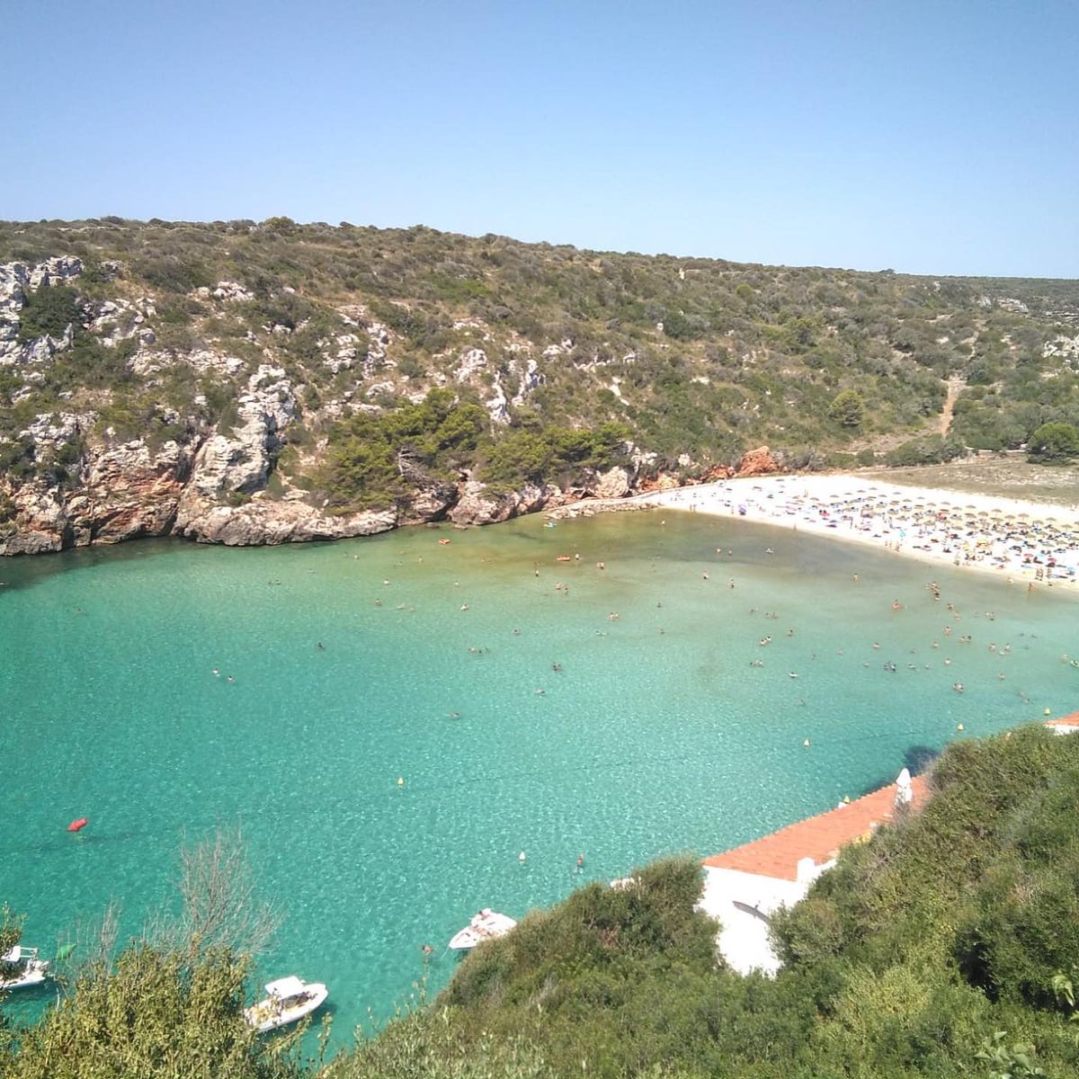 juntsperlo's tweet image. 🔴 Junts va aconseguir aprovar una moció per fer un estudi rigorós sobre la causa i alternativa a les aigües verdes a Cala en Porter.

La ineficàcia de l'equip de govern provoca que, un any més, les aigües de Cala en Porter presentin aquestes decadents imatges.

És inadmissible.