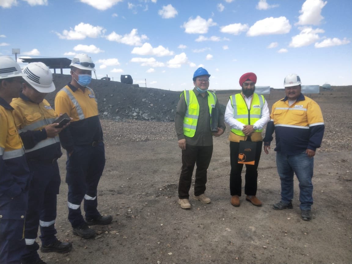 IndiainMongolia's tweet photo. Day 2 of Ambassador M P Singh’s visit to Tavan Tolgoi Coal Mines. 

@MEAIndia
@BattulgaKh
@Erdenes_TT
@mmgovmn
@UBTZ_XHH
@MongolDiplomacy https://t.co/pjnYBPxq36