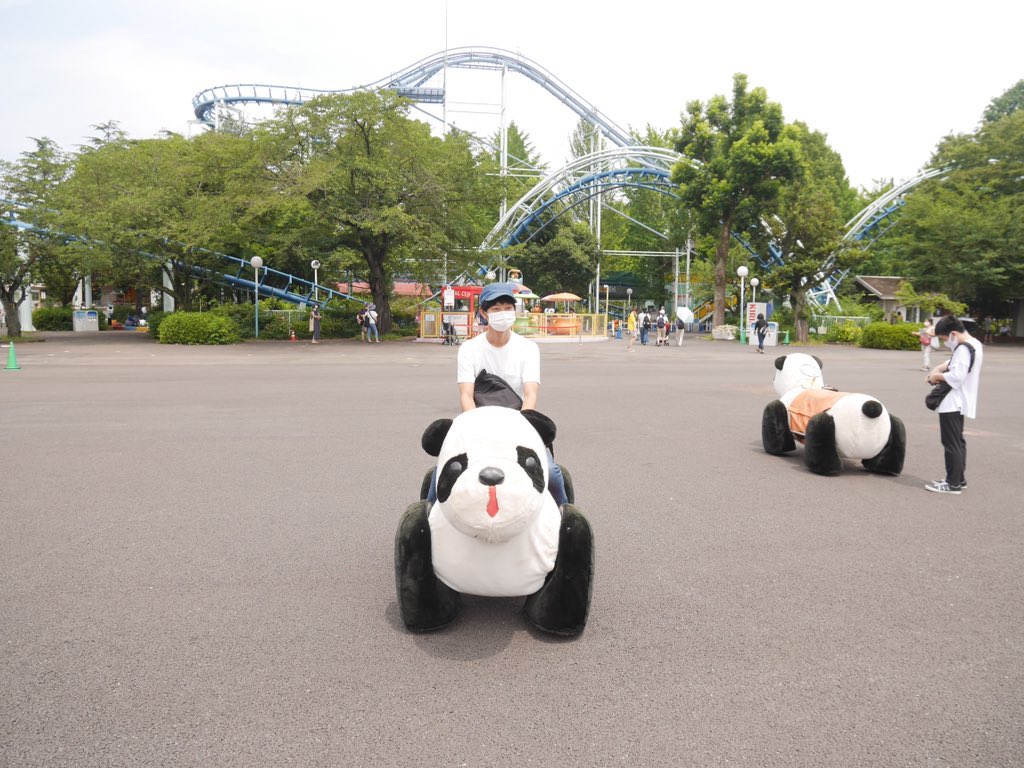 レンタルなんもしない人 今月末で閉園になるとしまえん遊園地に同行してほしいとの依頼 子供の頃毎日のように遊んでた思い出の場所を最後に目に焼き付けたいが1人だと入りづらいとのこと チュロスはここで初めて食べて こんな食べ物があるのか と感動