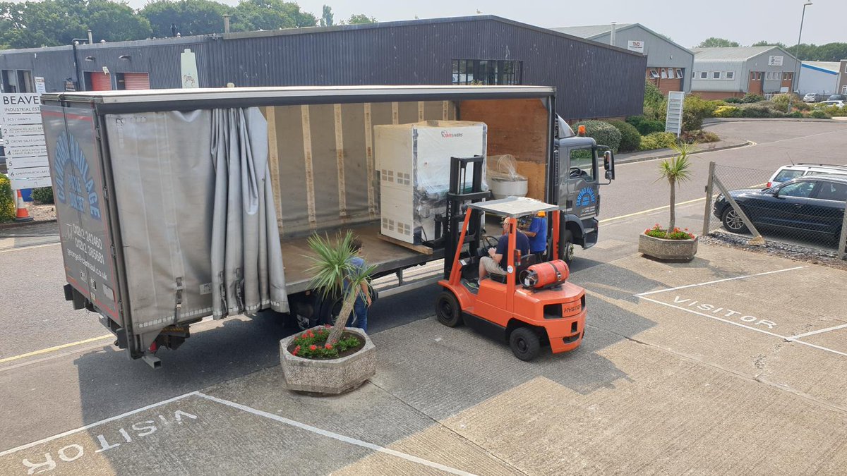 Ellesco1's tweet image. Not one, but two machines out today. Two refurbished machines are on their way to their new homes ready for #Ellesco to commission and give training as we do for all our supplies, new or used, with our own factory trained engineers. #timesavers #truman #grindingmaster