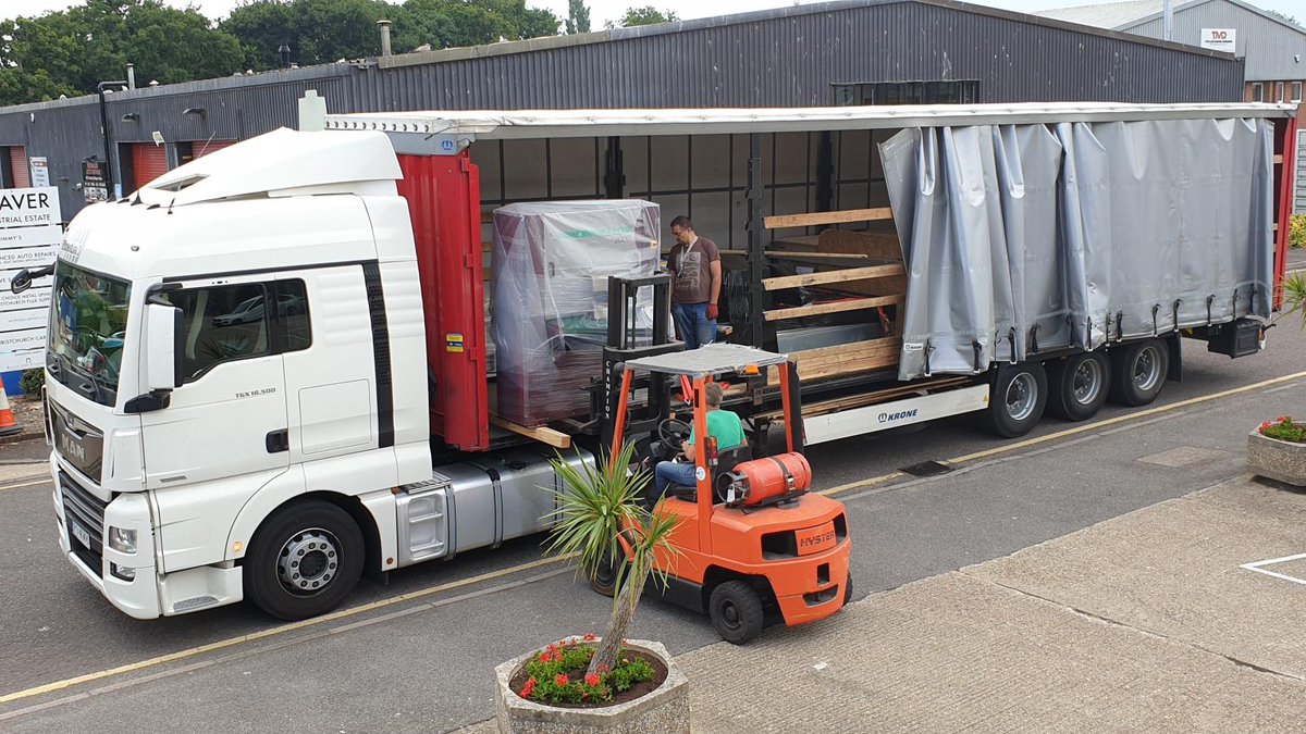 Ellesco1's tweet image. Not one, but two machines out today. Two refurbished machines are on their way to their new homes ready for #Ellesco to commission and give training as we do for all our supplies, new or used, with our own factory trained engineers. #timesavers #truman #grindingmaster