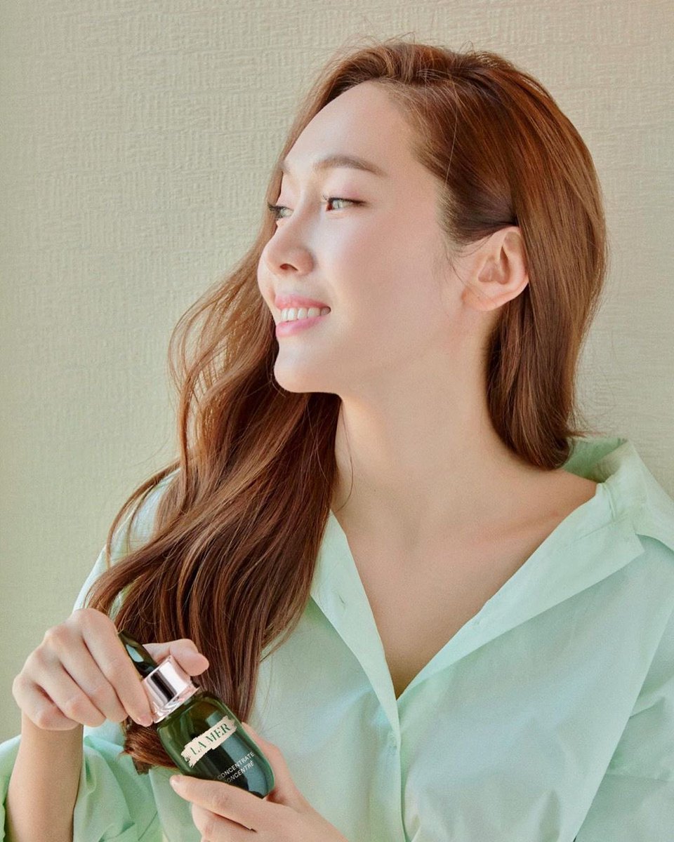 GoldenstarsTH's tweet photo. [ Jessica Stagram ] | 08.11.2020

Who loves #TheConcentrate from @lamer as much as I do? Stay tuned to find out why I love this miracle in a bottle so much! 🌊✨

#LaMerInfluencer

🔗https://t.co/WNk04gHxwD
-
#JessicaJung #Jessica #제시카 #정수연 #Goldenstars #GoldenstarsTH https://t.co/eMnRNbpCAa