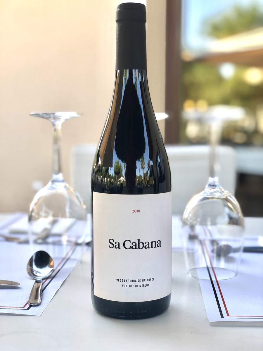 Valentinhotels's tweet photo. ¡Brindamos por un fabuloso Vino “Sa cabana🍷" . 
Consulte nuestro extenso menú de vino con su camarero.
#GoBackToValentin 👉 https://t.co/GfX9xcafvm https://t.co/Dkd8N2rTfj