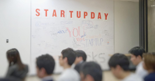 AffairsBureau's tweet photo. Adaptarse a las nuevas situaciones cotidianas o desaparecer. Este es el reto al que se enfrentan muchas empresas y emprendedores tras la covid-19. La clave está en saber aprovechar la oportunidad del momento y no tener al cambio.https://t.co/nopD4wkvr0 https://t.co/w11epq2sXx