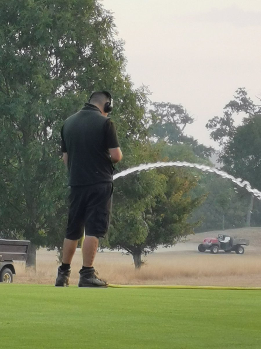 pompeyproud1's tweet photo. Pretty warm here @camshallgolf @camshallgreens today so extreme measures are needed enjoy your golf 😁😜😎 https://t.co/r9SFHxKDAT