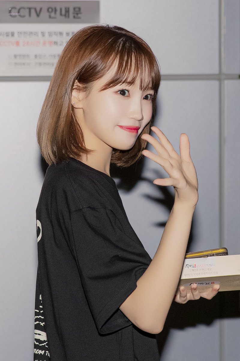 shallbeloved08's tweet photo. 200811 [HQ] 

#김채원 #アイズワン #チェウォン #채원 
#아이즈원 #IZONE 
@official_izone https://t.co/mAful5KINn