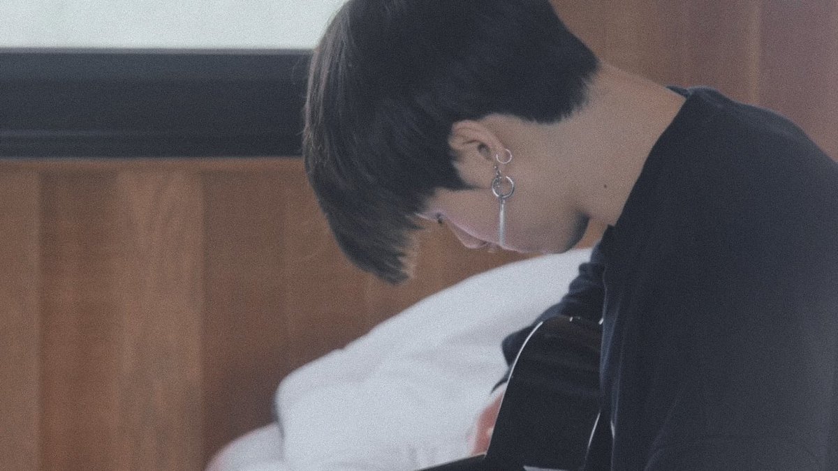 archiveforJK's tweet photo. he really enjoys playing the guitar https://t.co/9lpWNL98Z4