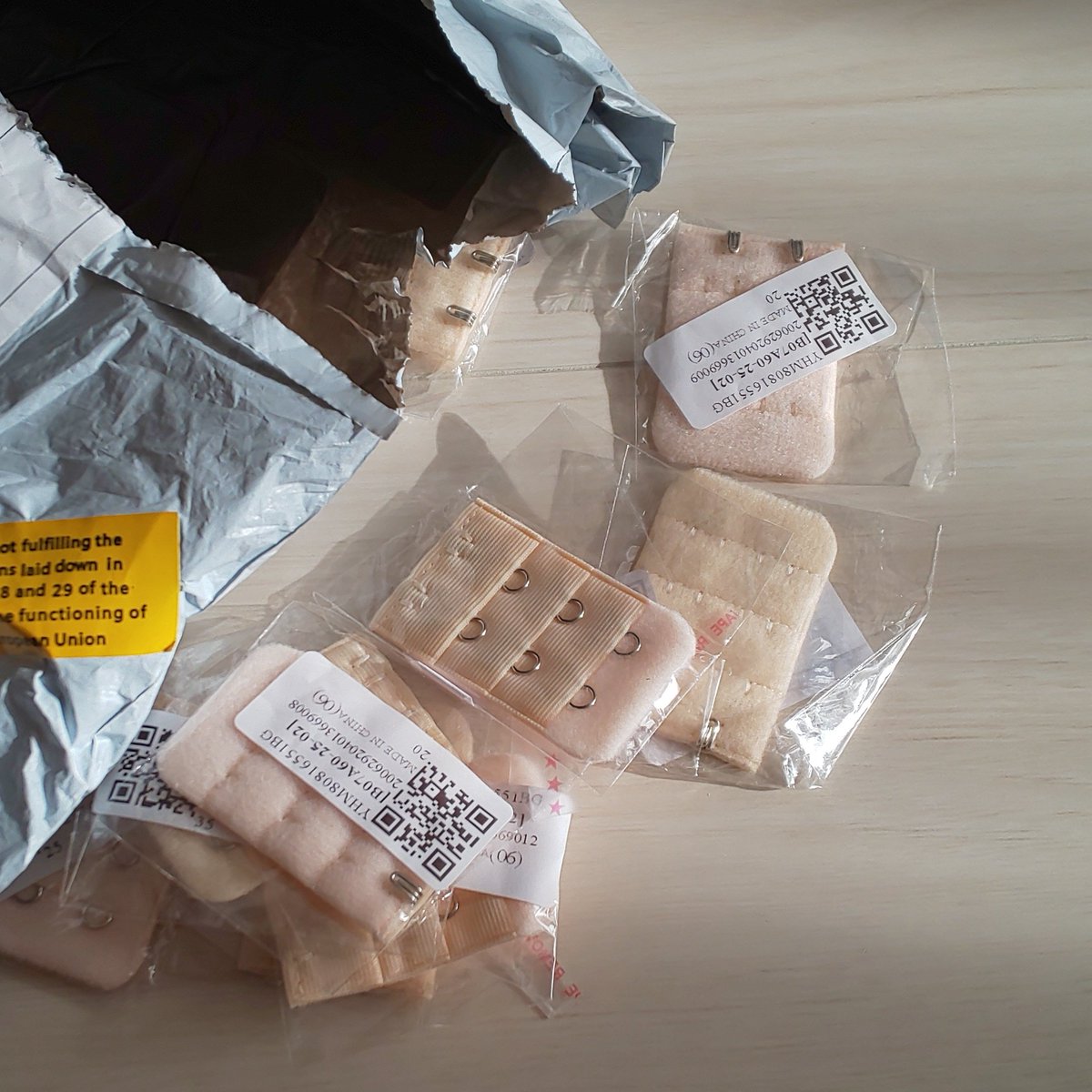 世間では中国から種が届いたと話題ですね～
うちにはブラジャーのホックが届いた🙄
さて、何しよう