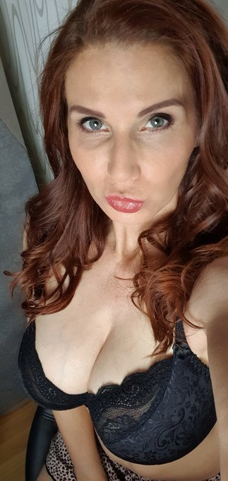 Guten Morgen meine Zuckerhasen 😘 bei der Hitze schlafe ich nackt und Ihr? Kommentiert mal bitte auf https://t<a href="/tag/shooting"class="tags"><span>#shooting</span></a><a href="/tag/share"class="tags"><span>#share</span></a><a href="/tag/comment"class="tags"><span>#comment</span></a><a href="/tag/retweet"class="tags"><span>#retweet</span></a><a href="/tag/tittituesday"class="tags"><span>#tittituesday</span></a>