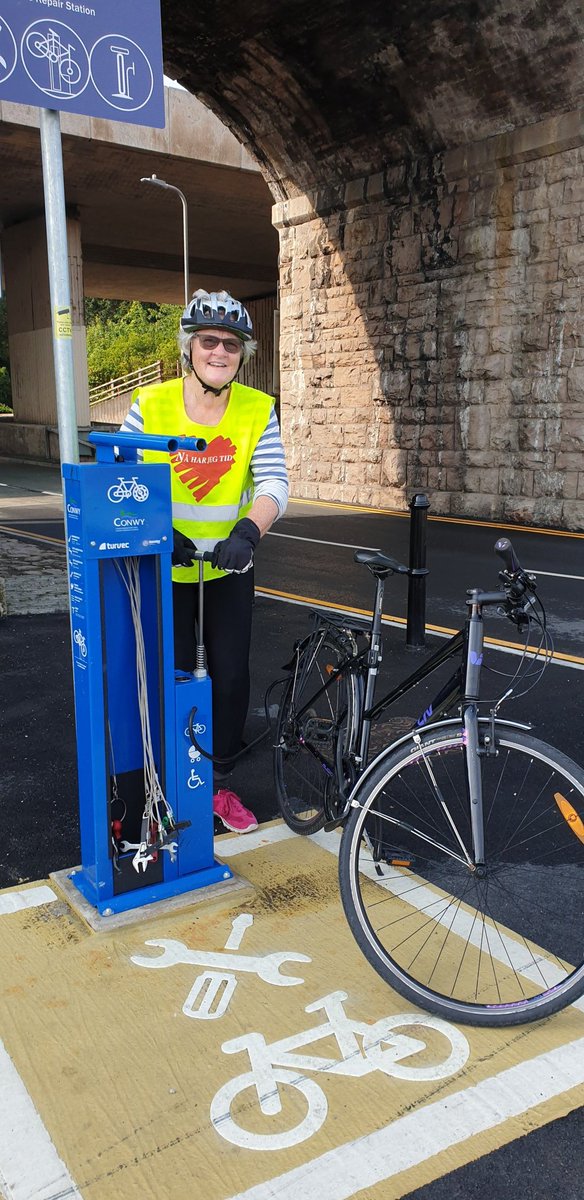 Beautiful morning in #oldcolwyn and puting the service station to good use ! <a href="/ActifConwy/">Actif Conwy</a> <a href="/Sportconwy/">Sport Conwy</a> <a href="/ConwyCBC/">Conwy Council</a> <a href="/dglynevans/">Glyn Evans</a> <a href="/SustransCymru/">SustransCymru</a> #cycling @HSBCUKBreeze @LetsGetMovingNW <a href="/letsrideuk/">Let's Ride</a> @WelshCycling #wales #cycling