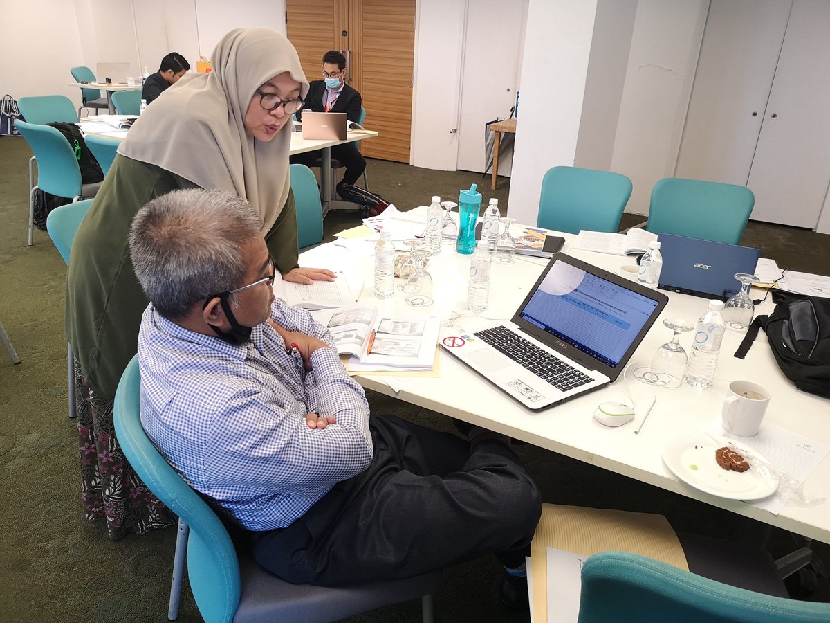 YunusYusaini's tweet photo. Sesi penerangan dari barisan pakar @bppacpab @JKRCPAB dlm Mesyuarat Perintis & Simulasi #TPATA aset bangunan bersama K/J/A.
#MalaysiaPrihatinAsetKerajaan.
@zukiAli_ | @IrZulkefly | @JKRMalaysia @HarjitSinghJKR |@zarabizan | @IrFirdauz https://t.co/xyotpBk12s