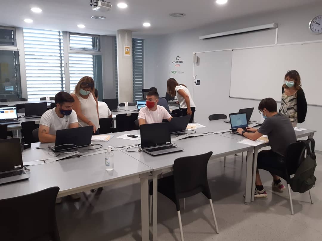 I un any més, excepcionalment en agost, alguns us incorporen a la comunitat UManresa. Fins demà, les primeres matrícules d'aquest curs. Benvinguts a UManresa! Bienvenidos/Bienvenus/Welcome