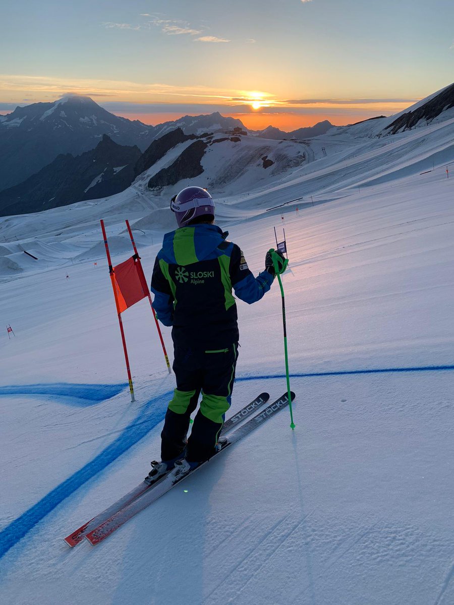 ilkastuhec's tweet image. inspection or enjoying the view..? 🤷‍♀️🤩☀️❤⛷
#fortheperfectline #builtforperfection