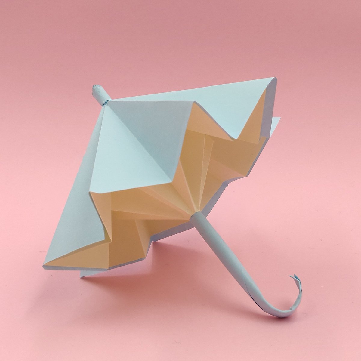 EasyCrafts7's tweet photo. Learn how to make a paper umbrella ☔ that open and close ⬇️⬇️⬇️⬇️

https://t.co/mXRD2ssvSp https://t.co/Mv10jVbVoo