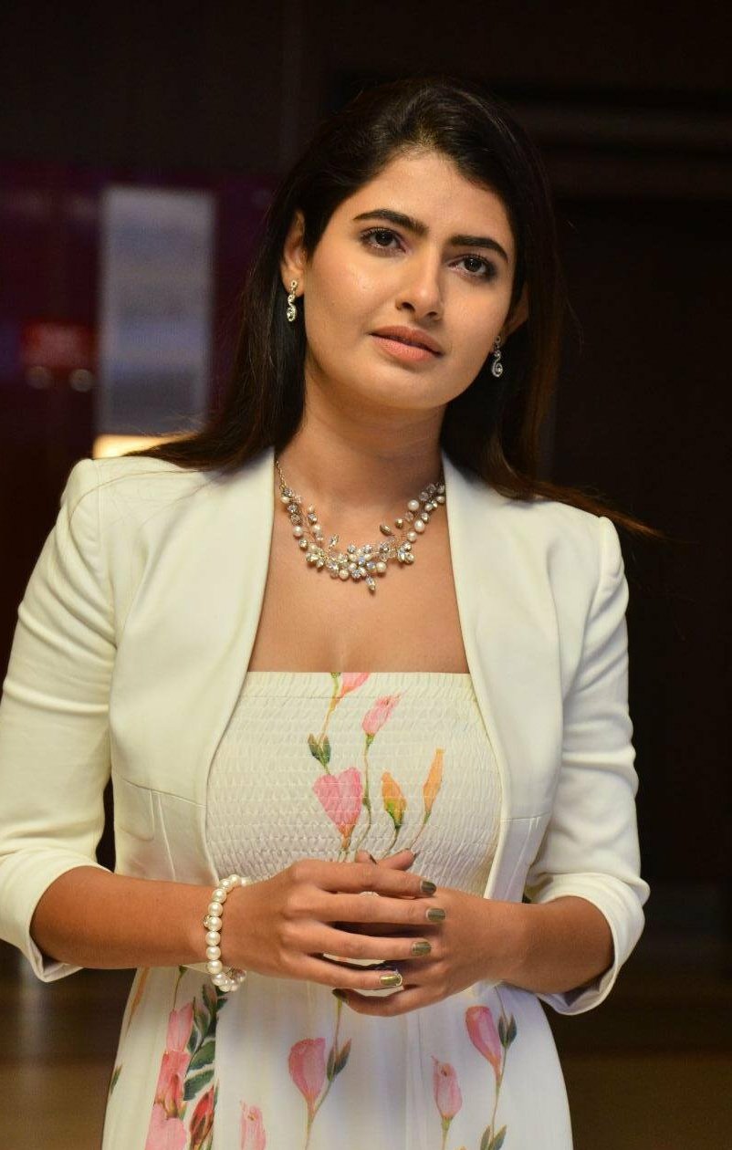 EfIWAggUEAIo7Kd?format=jpg&name=large