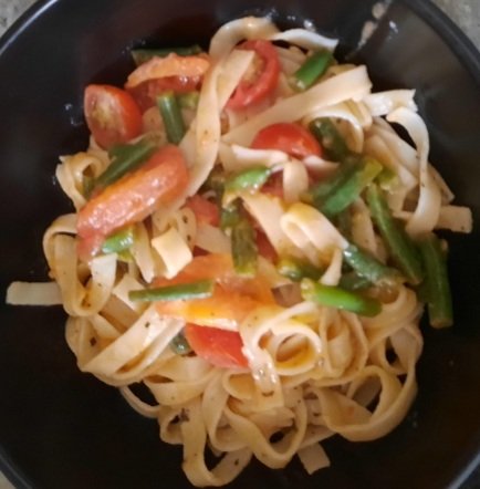 BDBFood's tweet photo. Chef Kyran @KyranR from Y8 has made this colourful pasta salad for his family to enjoy during the heat wave. Fantastic colours & textures. Very creative indeed. @BDBFood @BDBSchool @welovewoking #ProudofBDB #enablingalltoexcel #cookeryisalifeskill https://t.co/BVPGUlXBDb