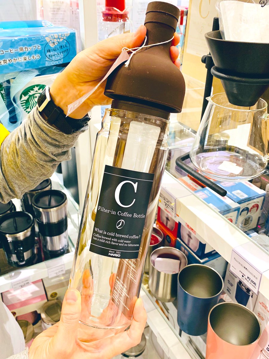 京都ロフト On Twitter 水出しコーヒー を愉しめるハリオのフィルターインコーヒーボトル 作り方 は簡単 ストレーナーにコーヒー粉を入れ 本体にセットして少量ずつ水を注ぎ ボトルを振って馴染ませるだけ 冷蔵庫で8時間程抽出して出来上がり まろやか