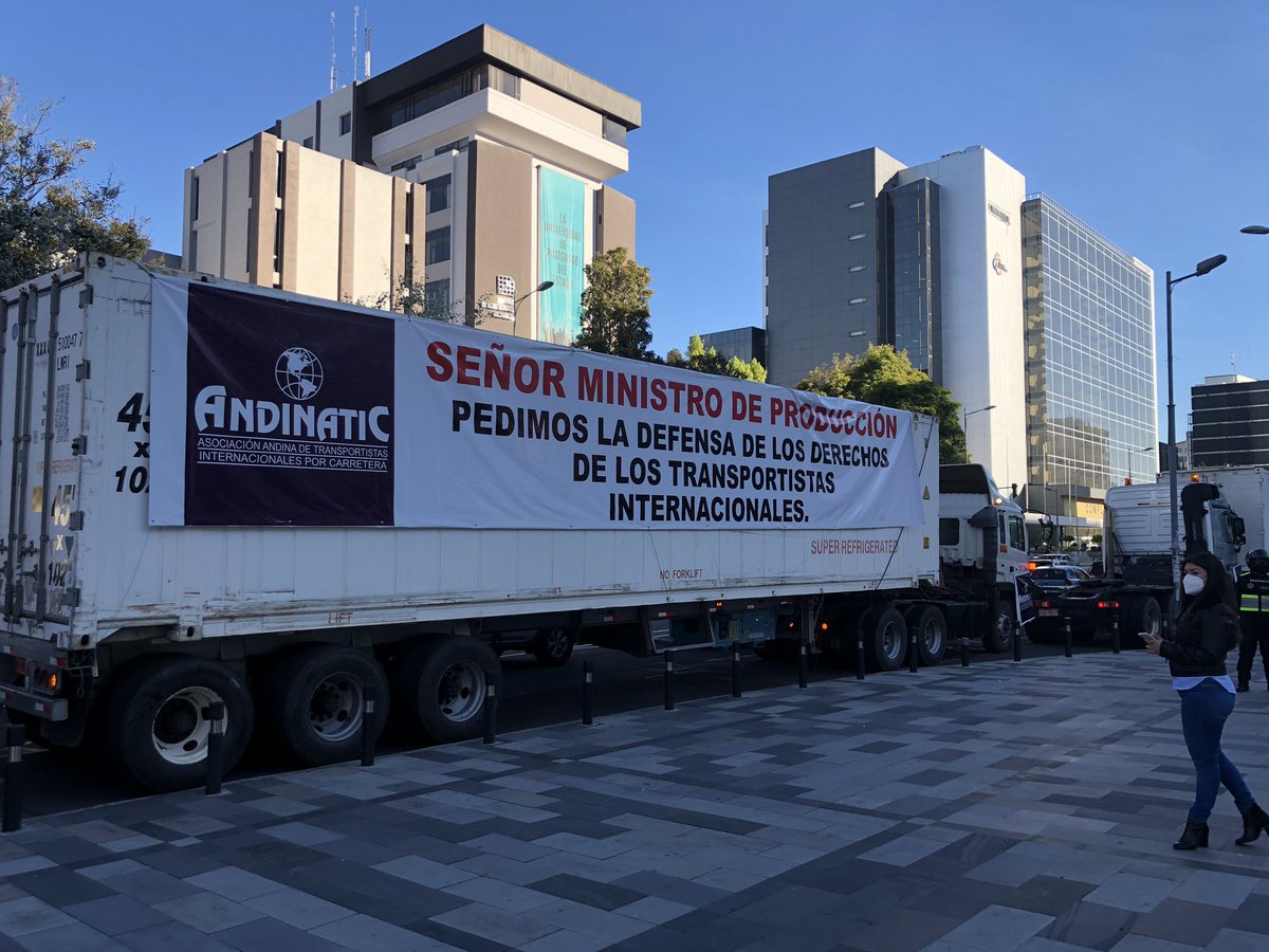 Panchoparedesb's tweet photo. Protesta de Andinatic solicitando ayuda al Minitro de Producción https://t.co/3t4q5X3Fcj