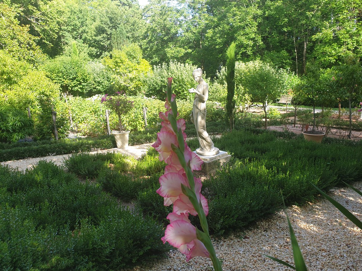 GaillardRoyal's tweet photo. En ces temps de fortes chaleurs,  rien ne vaut la fraîcheur des arbres ! 

#canicule2020 
#chateaugaillard 
#cetétéjevisitelafrance https://t.co/hfB5bgd6Y1