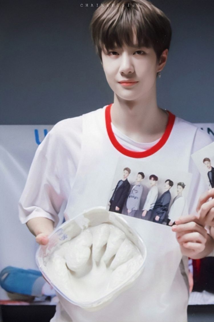 hourly wang yibo {rest} (@hourlyibo) on Twitter photo 