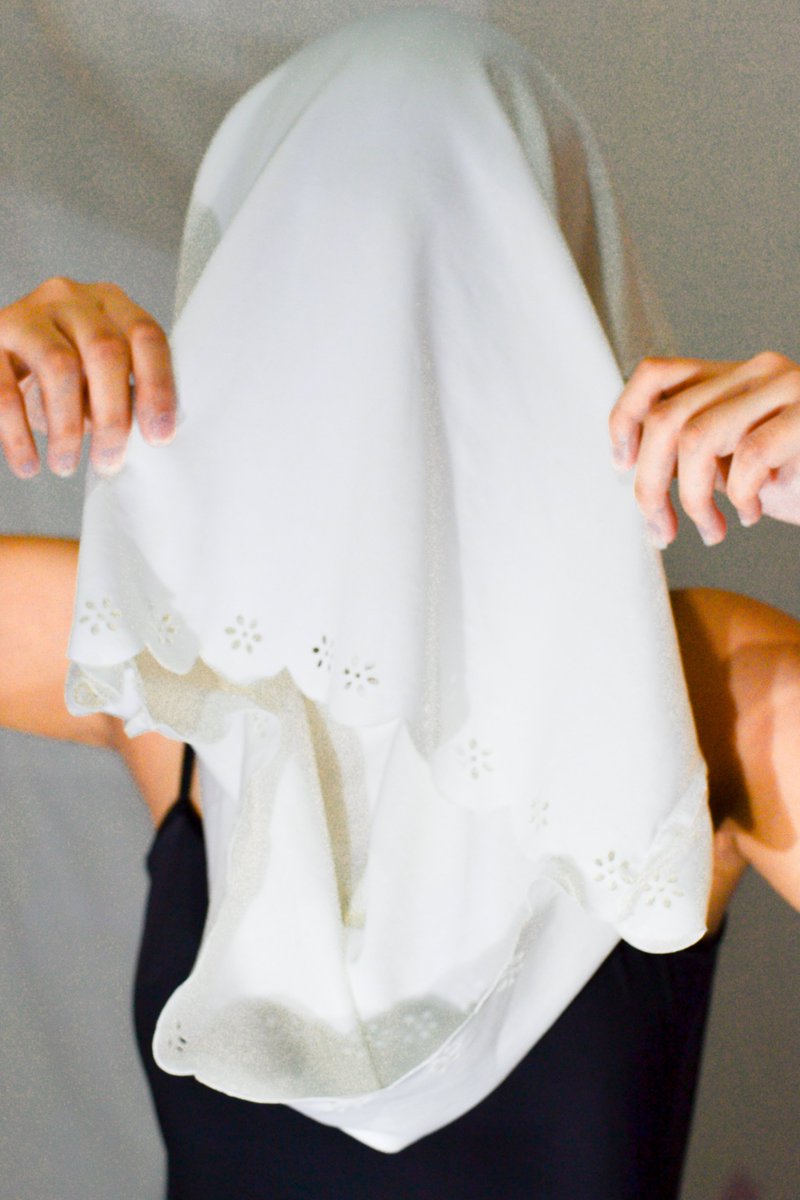 chencreates's tweet image. WHITE TOP FROM ATMOSPHERE
Price: P129

SIZE: S-M
CONDITION: 10/10
ㅤ
The item have been used heavily.
All items in excellent condition unless noted.