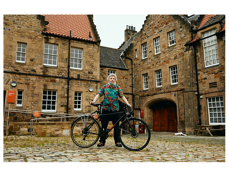 Edinburgh. Pleasance Courtyard
Monday 10 August
<a href="/edfringe/">Edinburgh Festival Fringe</a> 2020 Day 4

With @PeterDibdin 📷

No <a href="/ThePleasance/">Pleasance</a> Totem Pole, no tables overflowing with flyers, no queues snaking across the courtyard.

Grass is growing in the cobbles. 
#21Venues21Shirts Day 4
#NothingToReviewHere