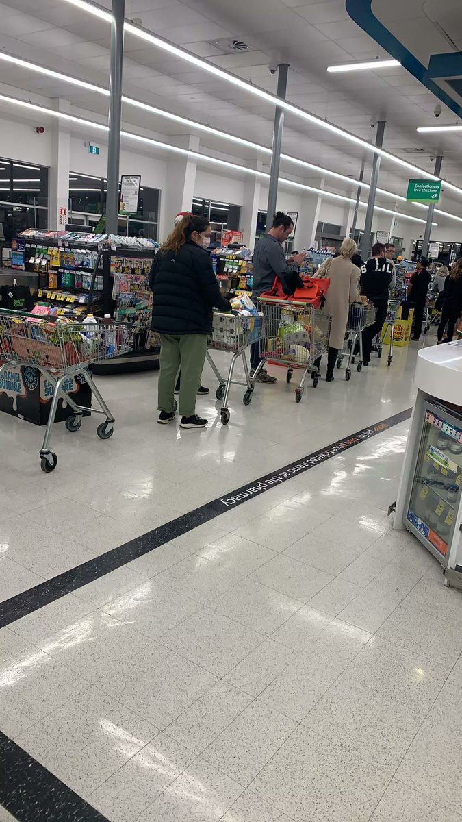 Panic buying at Countdown Mt Eden tonight 🤨 #COVID19nz