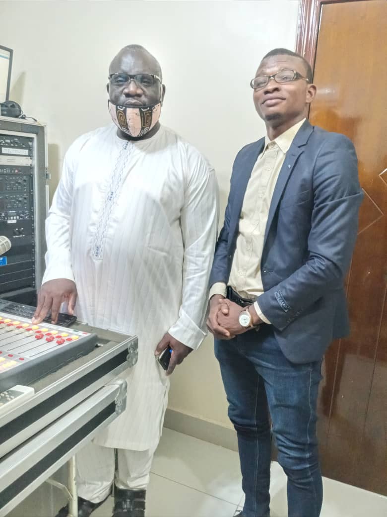 JeuneKonate's tweet photo. #VOA débat politique de #Kassim_TRAORE Radio cledu.
Merci pour l'invitation Tonton Kassim.
#JEUNE_LEADER https://t.co/Arj9Jx3kNz